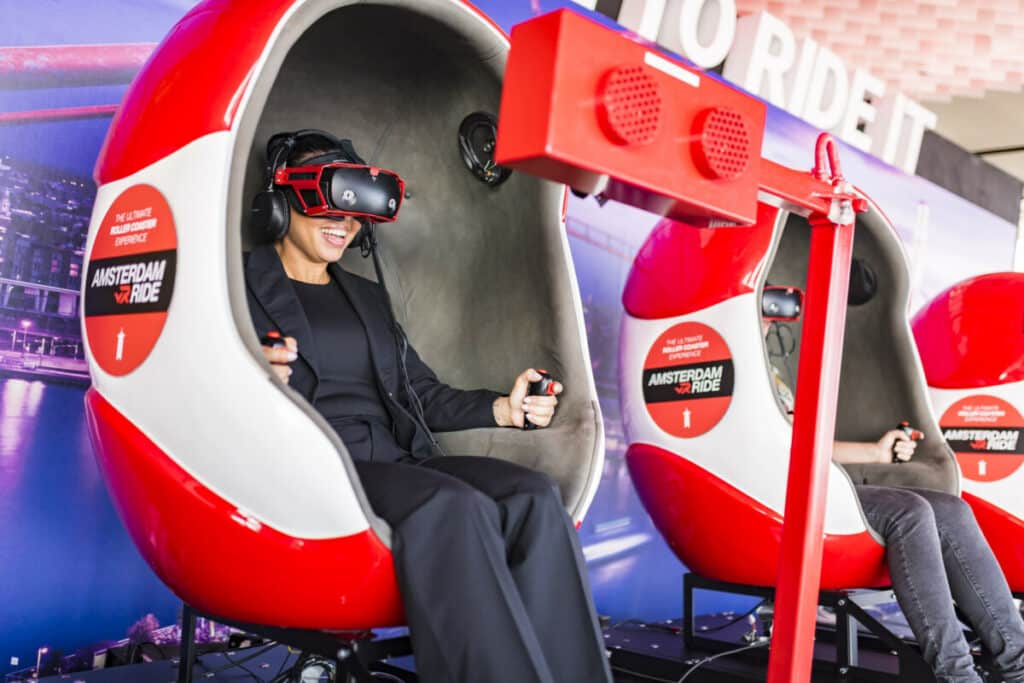 Amsterdam Ride biedt een virtuele rollercoasterride in de A'damtoren. 