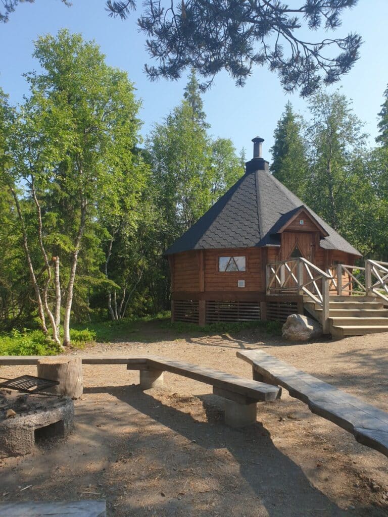 In het Nationaal Park vind je hutjes en kampvuren waar je even kan rusten en picknicken.