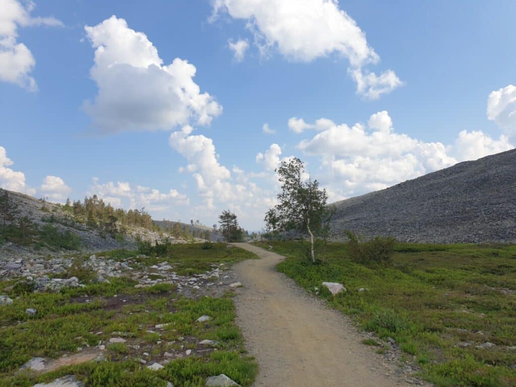 Hiken in nationaal park Fins Lapland